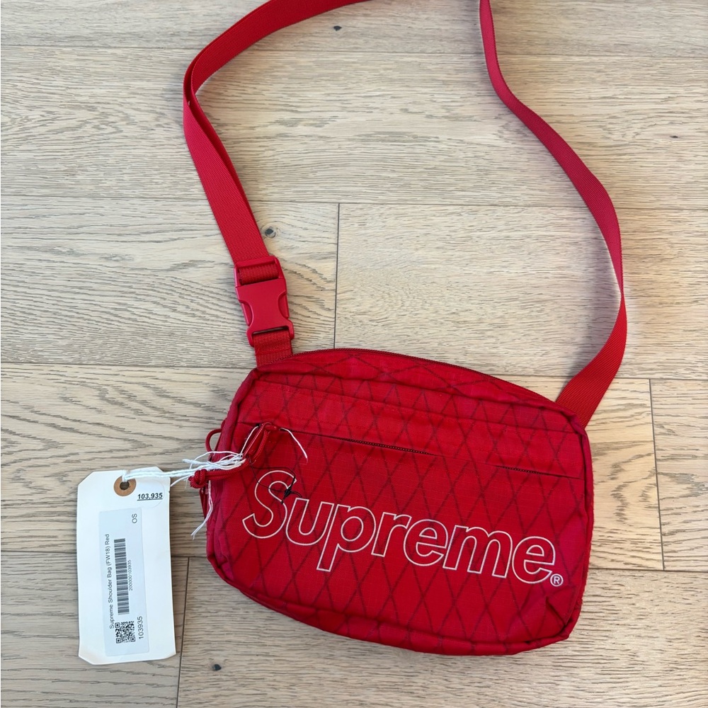 Supreme Red FW/18 Crossbody Bag